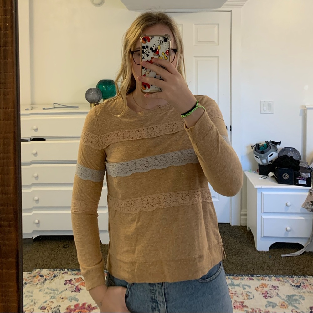 Lace detailed crew neck